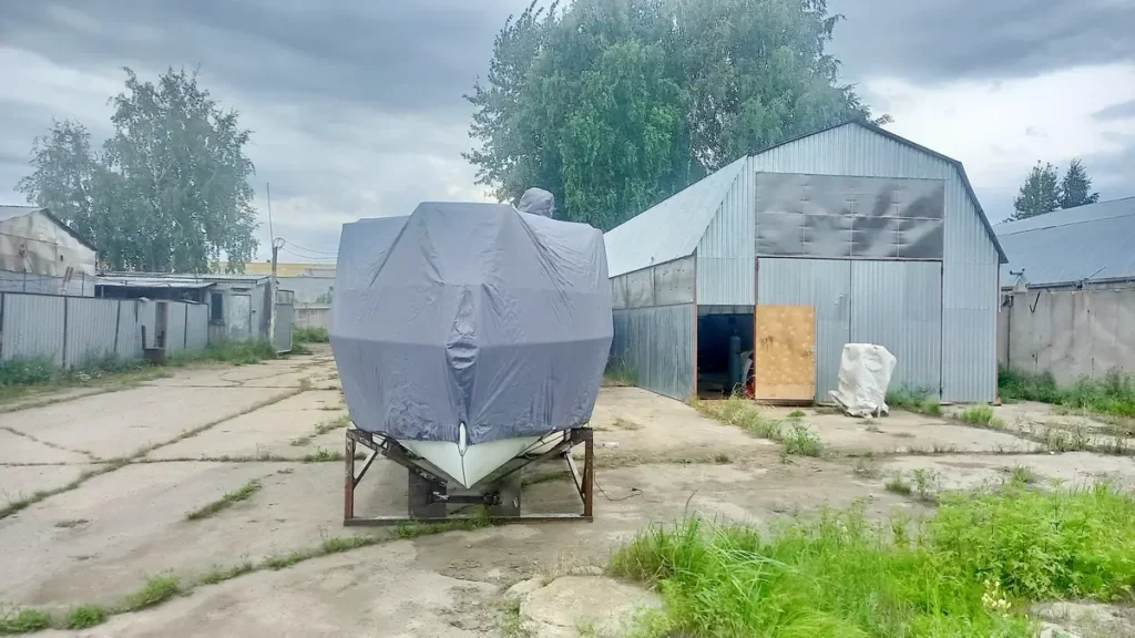 Стояночный тент на самодельный катер вид с носовой части — «Ателье Тент» Чебоксары